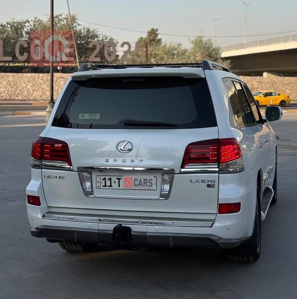 لێکزس LX